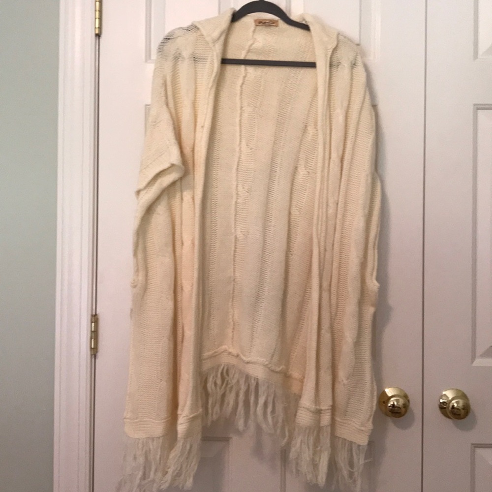 Hooded, sleeveless cream cardigan